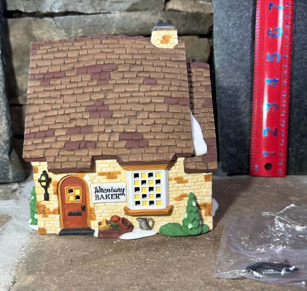 Dept 56 Wrenbury BakerRetired 1995 Dickens Village Series no light 58331